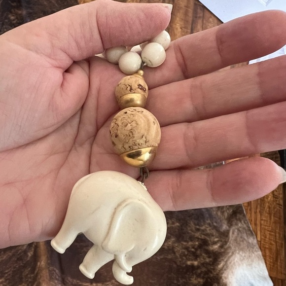 Vintage elephant & cork necklace - Picture 4 of 8